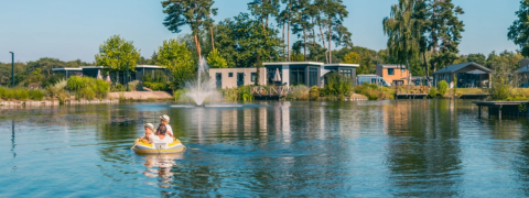 Erhalte 20% Nachlass auf idyllische Ferienparks am Wasser